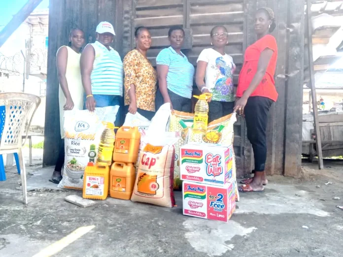 Beneficiaries of APC Ekpan Ward 9 Christmas Packages.